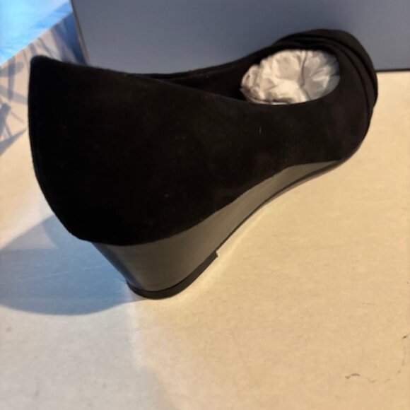 Abella Women's Size 7.5 M Black Fabric Upper Slip-on Wedge Shoe 1.75" Heel NEW - Picture 4 of 7